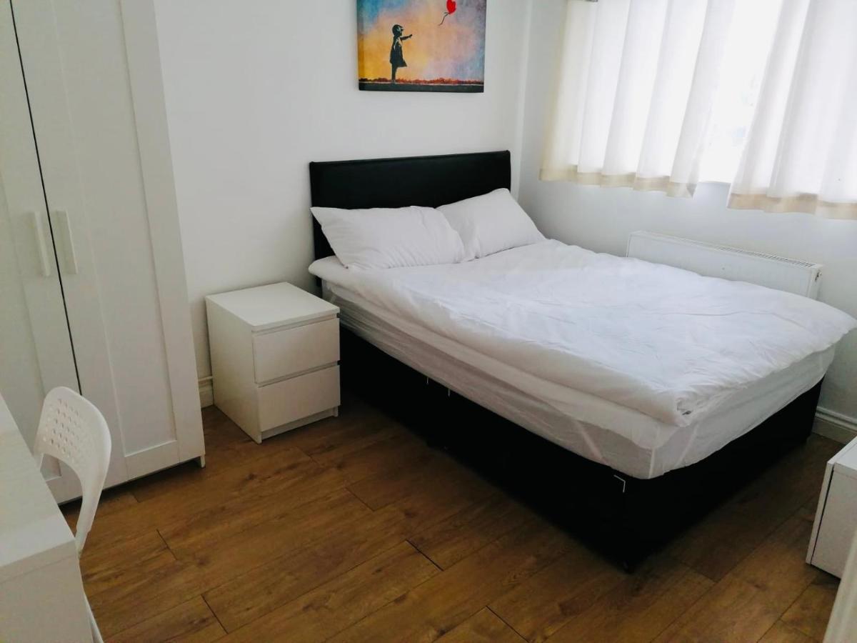 6 Bed House 3 Bathrooms Good Transport Links To London, Free Parking Exterior photo