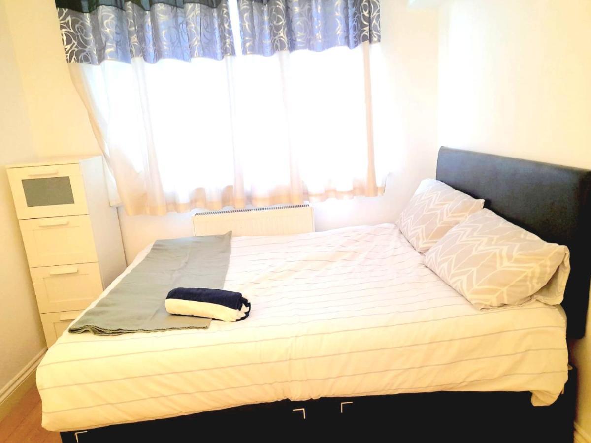 6 Bed House 3 Bathrooms Good Transport Links To London, Free Parking Exterior photo