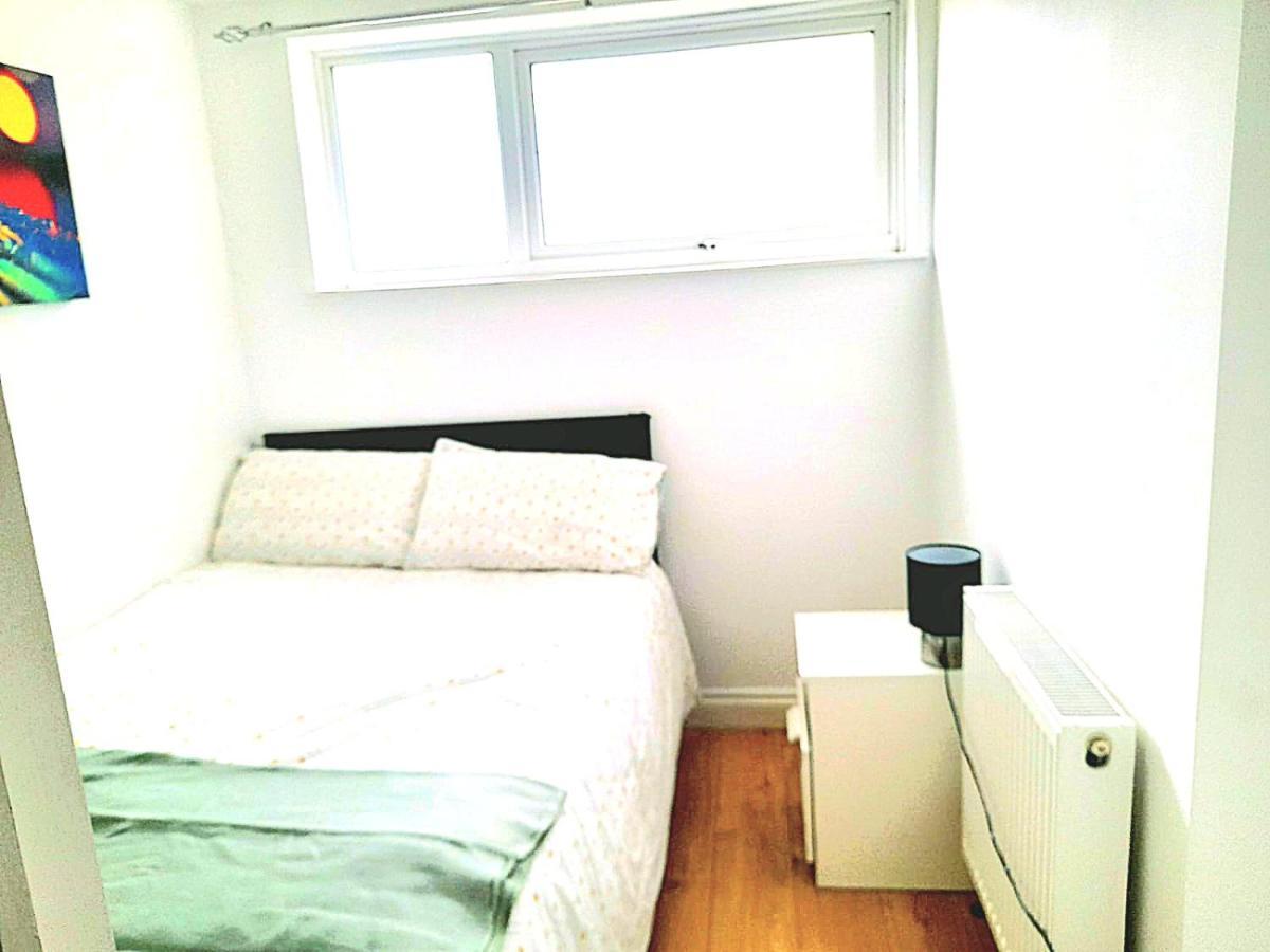 6 Bed House 3 Bathrooms Good Transport Links To London, Free Parking Exterior photo