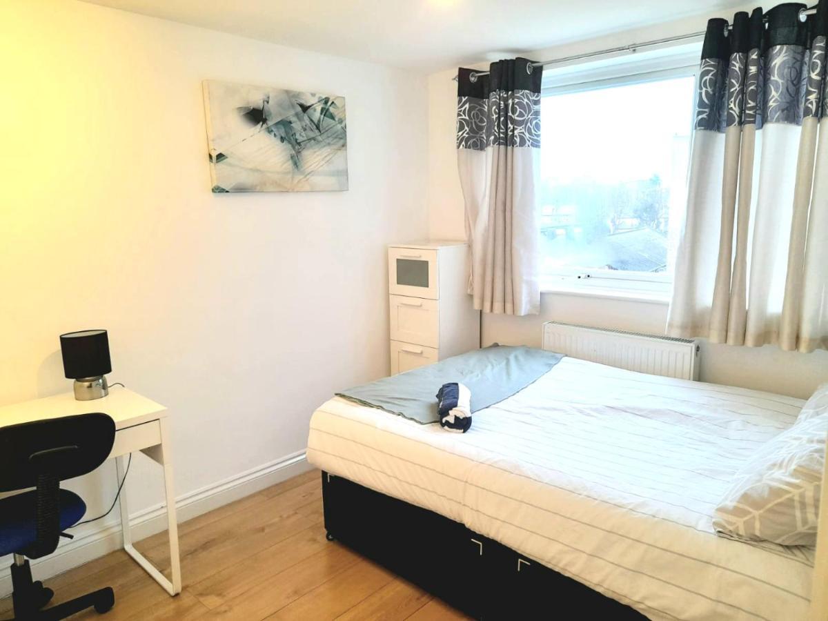 6 Bed House 3 Bathrooms Good Transport Links To London, Free Parking Exterior photo